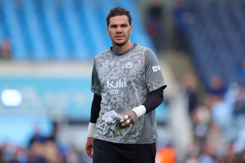 Ederson mất vị trí chính thức