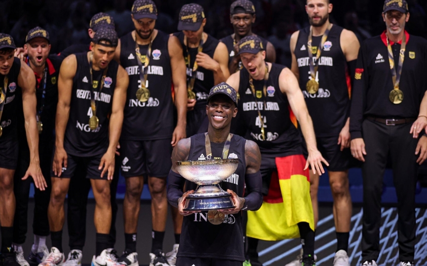 Đội tuyển Đức ăn mừng chiến thắng EuroBasket